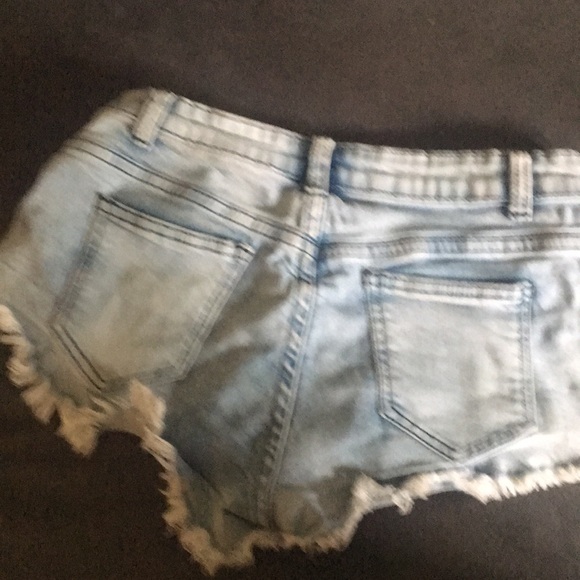 Shorts - Picture 3 of 3